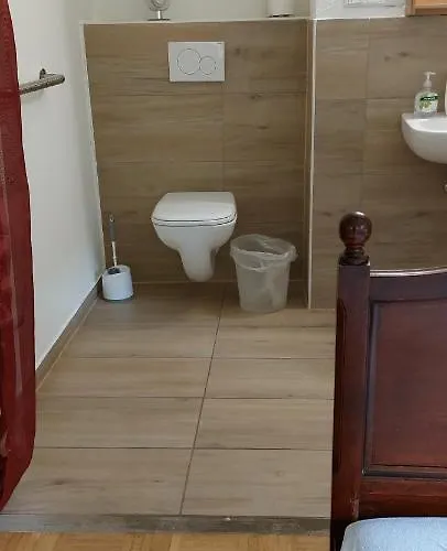 Eg-zimmer Mit Bad Und Terrasse Apartment