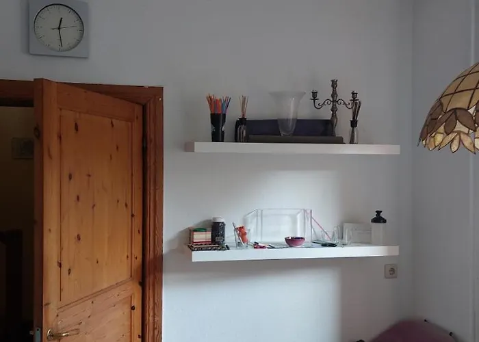 Eg-zimmer Mit Bad Und Terrasse Lägenhet