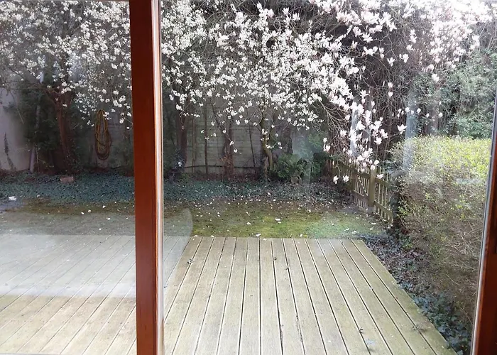 Eg-zimmer Mit Bad Und Terrasse * Kassel