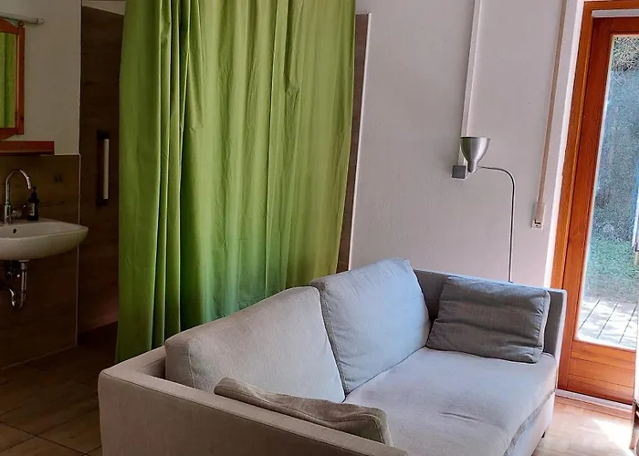 Eg-zimmer Mit Bad Und Terrasse Apartment Kassel